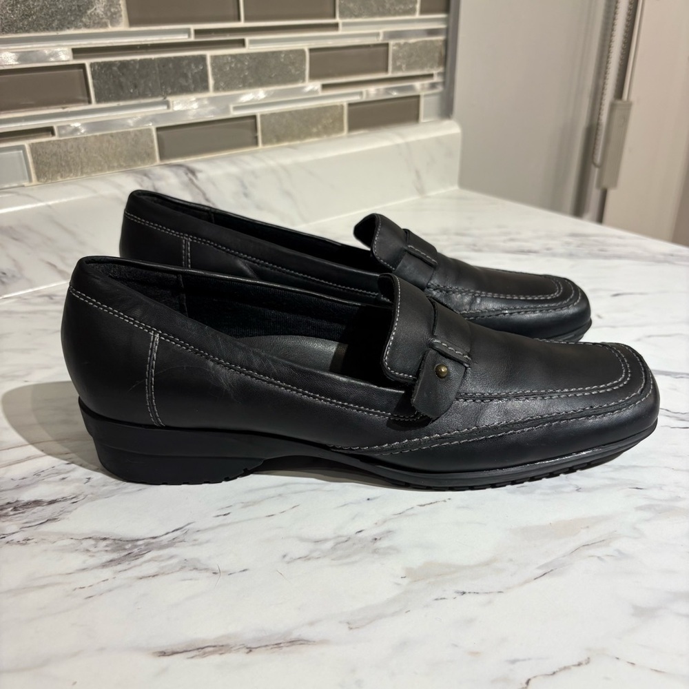 Naturalizer women’s loafers classic black slip on shoes